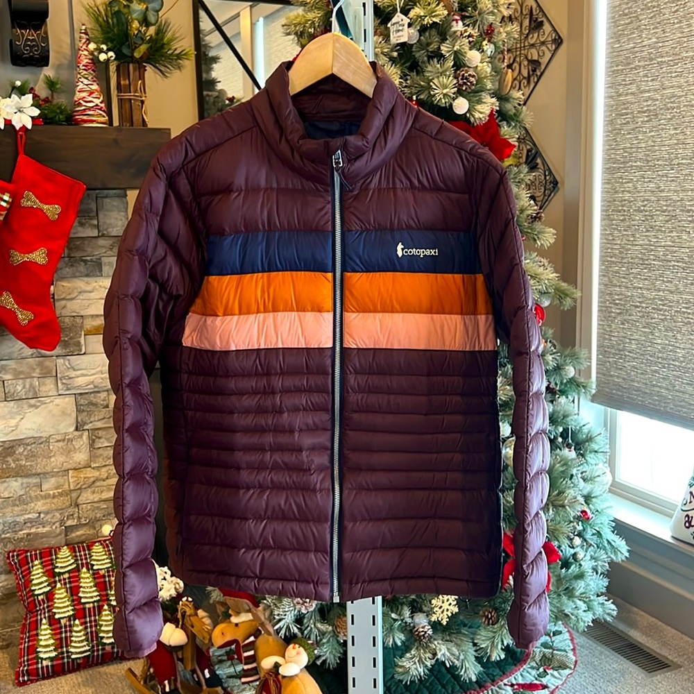 Women’s Cotopaxi Fuego jacket size Large.